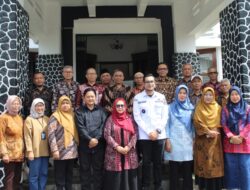 Wakil Wali Kota Sukabumi Melepas 13 Orang PNS Purna Bakti
