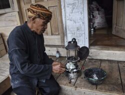 Kampung Naga Tasikmalaya, Hidup Tanpa Listrik dan Arsitektur Seragam di Tengah Arus Modernisasi