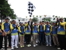 Sepuluh Ribu Guru Meriahkan Jalan Sehat HUT PGRI dan HGN, Bupati Dian Umumkan Hadiah Umrah
