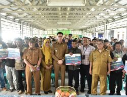 Wakil Bupati Sumedang Fajar Berikan Bantuan Stimulan Rehab Rutilahu