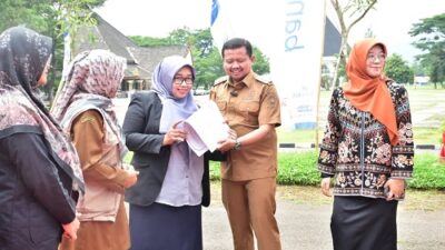 Bupati Dony Memberikan Apresiasi dan  Penghargaan untuk Pegiat Literasi