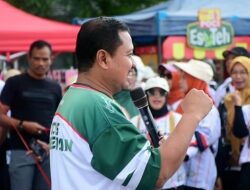 Bupati Dony Melepas Peserta Gerak Jalan di Peringatan HKN