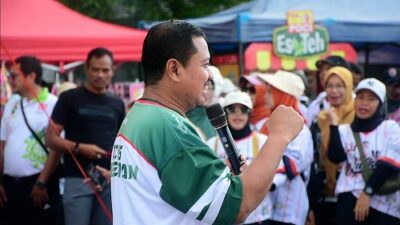 Bupati Dony Melepas Peserta Gerak Jalan di Peringatan HKN