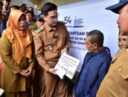 Program Rutilahu Sumedang: Uun dan Rohman Tersenyum Rumahnya Diperbaiki