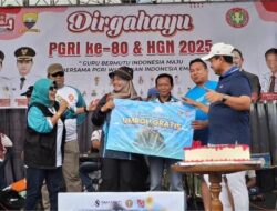 Heti Guru Honorer Bahagia Dapat Hadiah Umroh di HUT PGRI