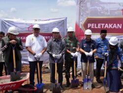 Bupati Bogor Bersama Menteri Koperasi RI Lakukan Peletakan Batu Pertama Koperasi Kelurahan Merah Putih   
