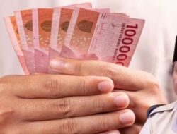 Prabowo Bagi-Bagi Uang Akhir Tahun, Jaga Daya Beli Rakyat dari Guncangan Ekonomi