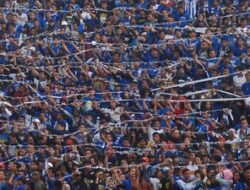 GARA-GARA LAPANGAN! Bobotoh Geruduk Malut United Usai Persib Bandung Dilibas 2-0