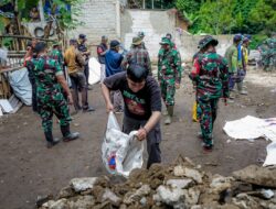Aparat dan Warga Bergotong Royong Gercep Tanggap Bencana Rumah Roboh di Kecamatan Sukasari