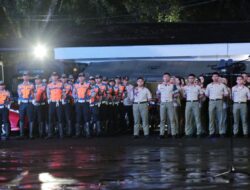 Di Balik Damainya Natal, Ada Mereka yang Tetap Menjaga Kota Bandung