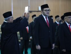Pelantikan dan Pengambilan Sumpah Pejabat Bapperida, Sekda Tegaskan Perencanaan Riset dan Inovasi