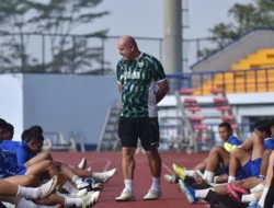 Bojan Prediksi Laga Sulit saat Persib Hadapi PSM