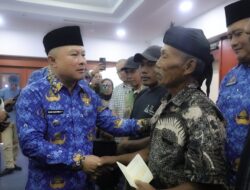 470 Petani Tembakau dan Pekerja Pabrik Rokok Terima BLT DBHCHT 2025, Bupati Kuningan Tekankan Pemanfaatan Tepat Sasaran