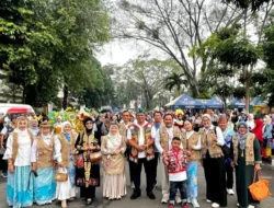 Recycled Fashion Memukau di DCFD, Cing Ikah Dorong Kreativitas Daur Ulang Warga Depok