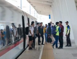 Naik Kereta Cepat Whoosh, Ribuan Wisatawan Malaysia Liburan ke Bandung Selama Nataru  