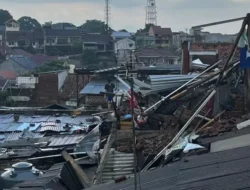 Puting Beliung di Sekeloa Bandung Rusak 33 Rumah, Atap Beterbangan