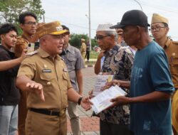 Bupati Kuningan Serahkan Bantuan Alsintan untuk Percepatan Swasembada Pangan