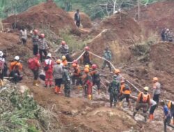 Pencarian 3 Korban Longsor Arjasari Kab Bandung Disetop