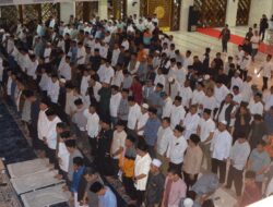 Bupati Bogor Perdana Laksanakan Salat Subuh Berjamaah di Masjid Raya Nurul Wathon Pakansari