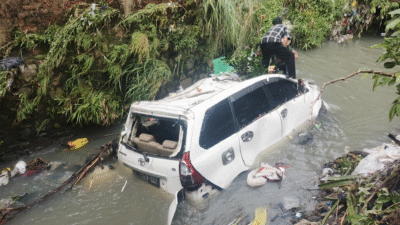 Hujan Deras di Kabupaten Bandung, 2 Mobil Hanyut dan Sejumlah Rumah Roboh  
