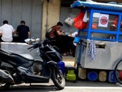 Satpol PP Bandung Tindak Penjual Mi yang Gunakan Minyak Babi