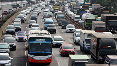 Tol Jakarta-Cikampek Ramai Lancar,  Puncak Libur Nataru Selasa 24 Desember 