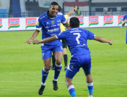 Persib Bakal Hadapi Persis Solo, Kembali Pimpin Klasemen