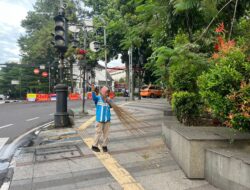 Perempuan Tangguh di balik Kota Bandung yang Bersih Usai Perayaan Malam Tahun Baru 2026