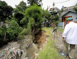 Rusak Akibat Longsor, Perbaikan Jalan Lembah Sarimadu Segera Digelar Sesuai Aturan