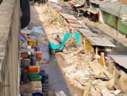 Dianggap Ilegal, 100 Lapak di Pasar Ciroyom Bandung Dibongkar 
