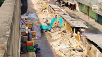 Dianggap Ilegal, 100 Lapak di Pasar Ciroyom Bandung Dibongkar 