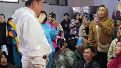 Dedi Mulyadi Bertemu Korban Longsor Cisarua, Janjikan Bantuan Rp 10 Juta per KK