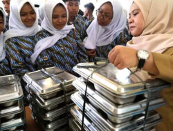 Mahasiswa dan Guru Honorer Gugat Anggaran MBG ke MK  