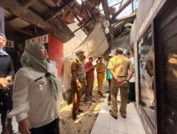 Tinjau Rumah Warga yang Ambruk di Pegambiran, Wakil Wali Kota Pastikan Bantuan Segera Terealisasi