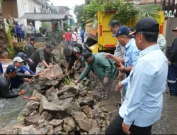 Wali Kota Depok Cek Langsung Turap Jebol di Villa Pertiwi, Penanganan Darurat Dilakukan