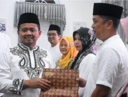 Bupati Dony Serahkan Apresiasi Program Sumedang Berkhidmat