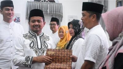 Bupati Dony Serahkan Apresiasi Program Sumedang Berkhidmat