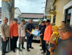 Dinsos Salurkan Bantuan Warga Terdampak Banjir di 13 Kecamatan Kab Bekasi