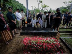 Sejumlah Pejabat Melayat, Ibunda Wali Kota Bandung Dimakamkan di TPU Kompleks Pertanian Loji