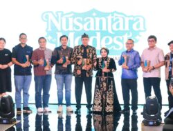 Wali Kota Bekasi dan Ketua Dekranasda Tampil di Nusantara Modest, Dukung Desainer Lokal dan UMKM
