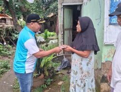 Jelang Ramadan, Kepedulian Ketua RW 01 Rawa Geni Hangatkan Warga Terdampak Musibah