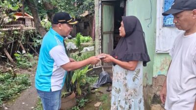 Jelang Ramadan, Kepedulian Ketua RW 01 Rawa Geni Hangatkan Warga Terdampak Musibah