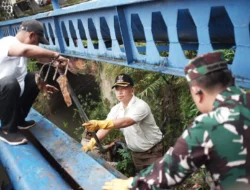 Tindak Lanjuti Arahan Presiden, Wali Kota Supian Suri Pimpin Kerja Bakti Bersihkan Jalan Proklamasi