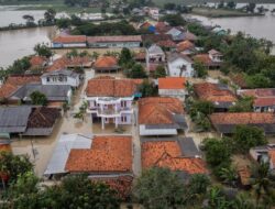 Lokasi Rawan Banjir, Dedi Mulyadi Tunda Pembangunan SMA–SMK di Karawang  