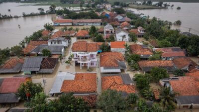 Lokasi Rawan Banjir, Dedi Mulyadi Tunda Pembangunan SMA–SMK di Karawang  