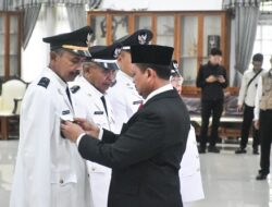 Bupati Dony Lantik 4 Kades Pergantian Antar Waktu
