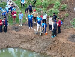 Bupati Bogor dan Menteri LH Penanaman Pohon di Hutan Kota Tegar Beriman