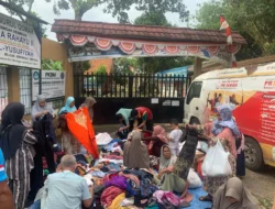 Jelang Ramadan, Bazar Baju Gratis Rumah Hijabers Depok Diserbu Warga Pengasinan