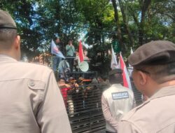 Mewakili Pimpinan, Kehadiran Yudi Pramesti Staf PKLK Disdik Jabar  Ditolak Pendemo