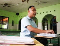 Meraba Huruf, Membaca Kalam Ilahi: Perjuangan Fajar Belajar Al-Qur’an Braille